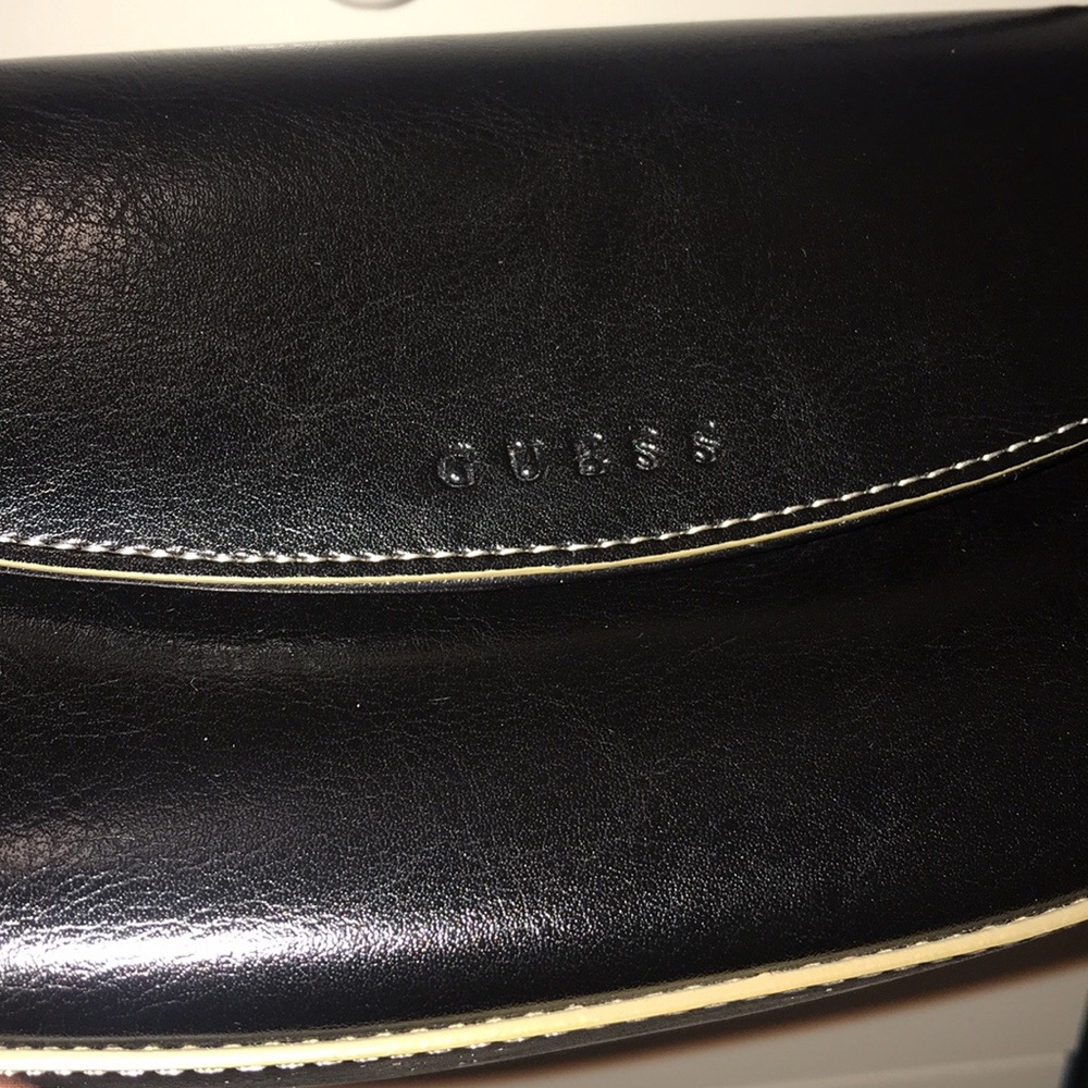 BRAND NEW - Guess pochette